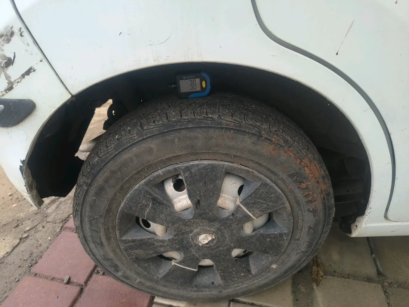 2012 Maruti Wagon R 1.0 LXI LPG, Petrol, Manual, 77,799 km, tyre