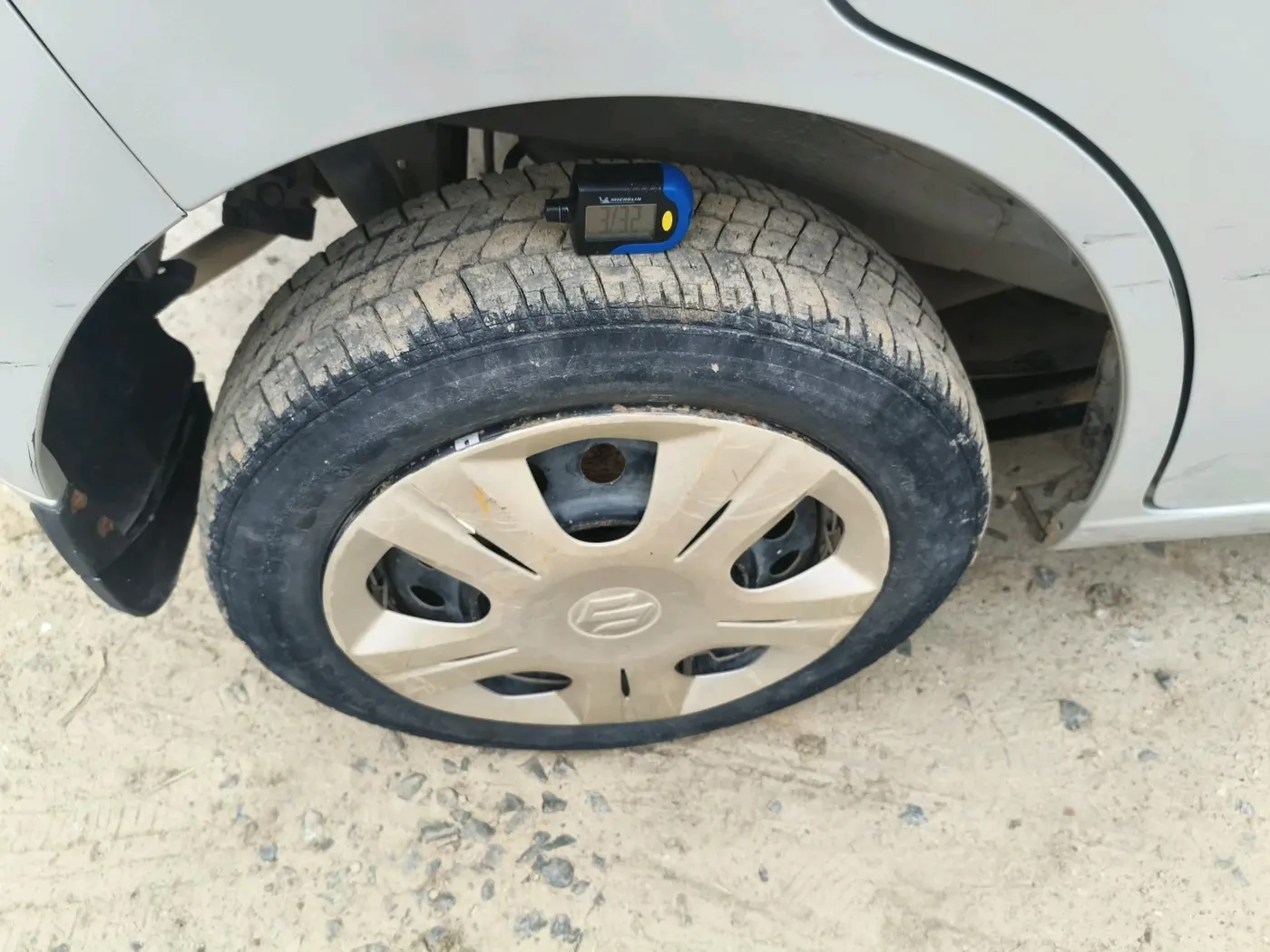 2013 Maruti Wagon R 1.0 VXI, Petrol, Manual, 26,635 km, tyre