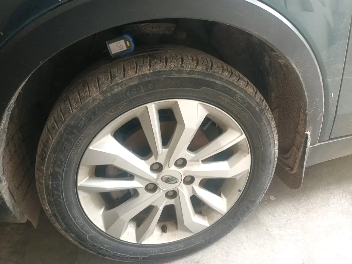 2021 Mahindra XUV300 W8 1.2 PETROL, Petrol, Manual, 44,087 km, tyre