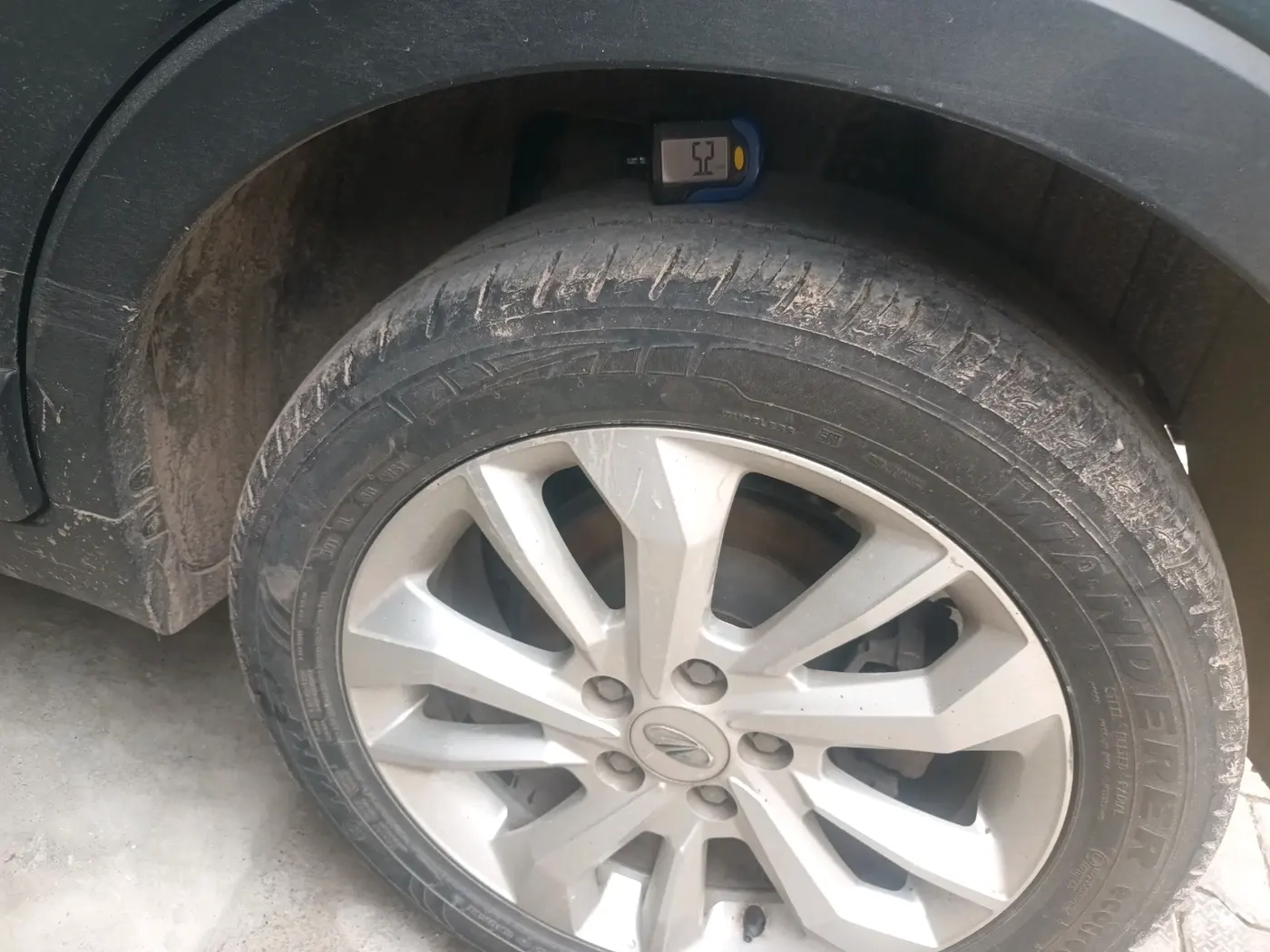2021 Mahindra XUV300 W8 1.2 PETROL, Petrol, Manual, 44,087 km, tyre