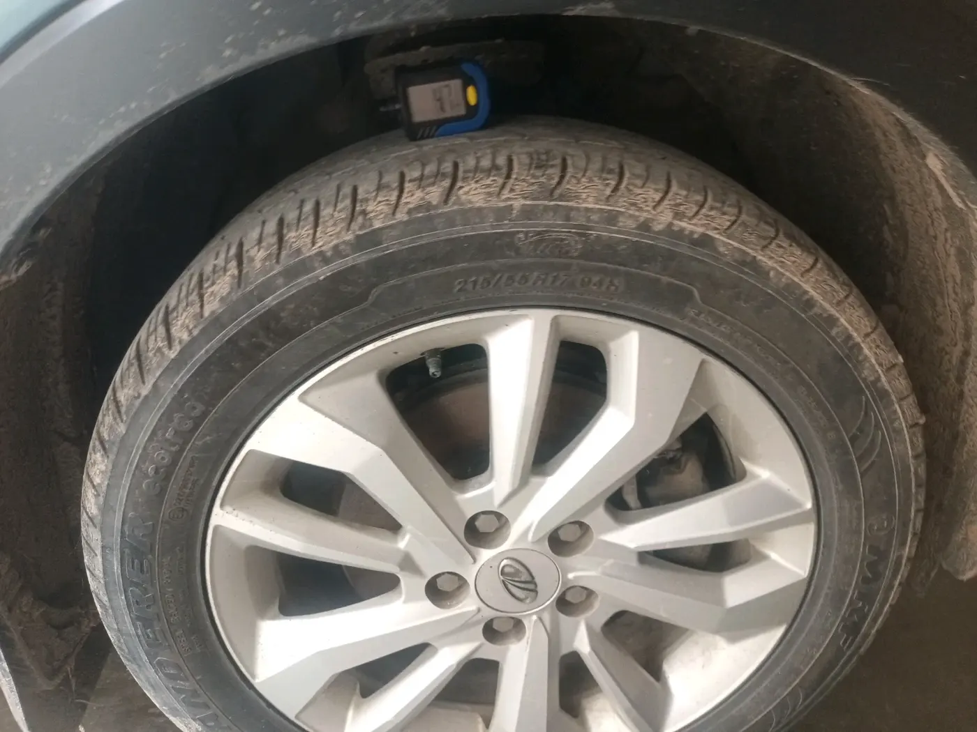 2021 Mahindra XUV300 W8 1.2 PETROL, Petrol, Manual, 44,087 km, tyre