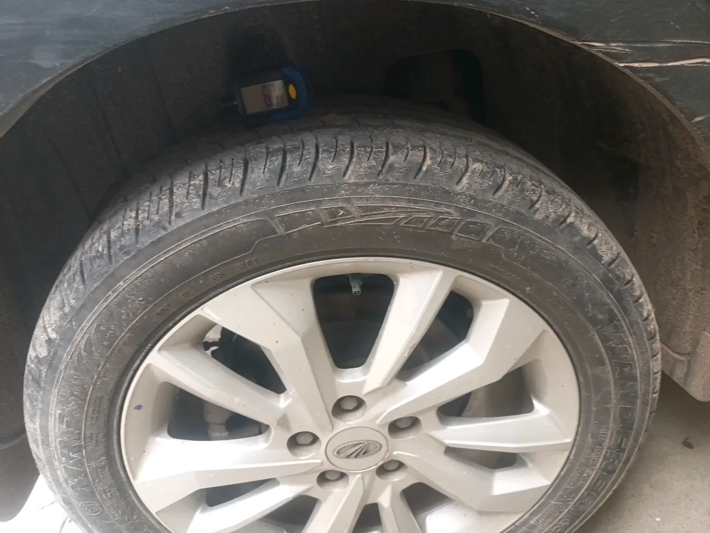 2021 Mahindra XUV300 W8 1.2 PETROL, Petrol, Manual, 44,087 km, tyre