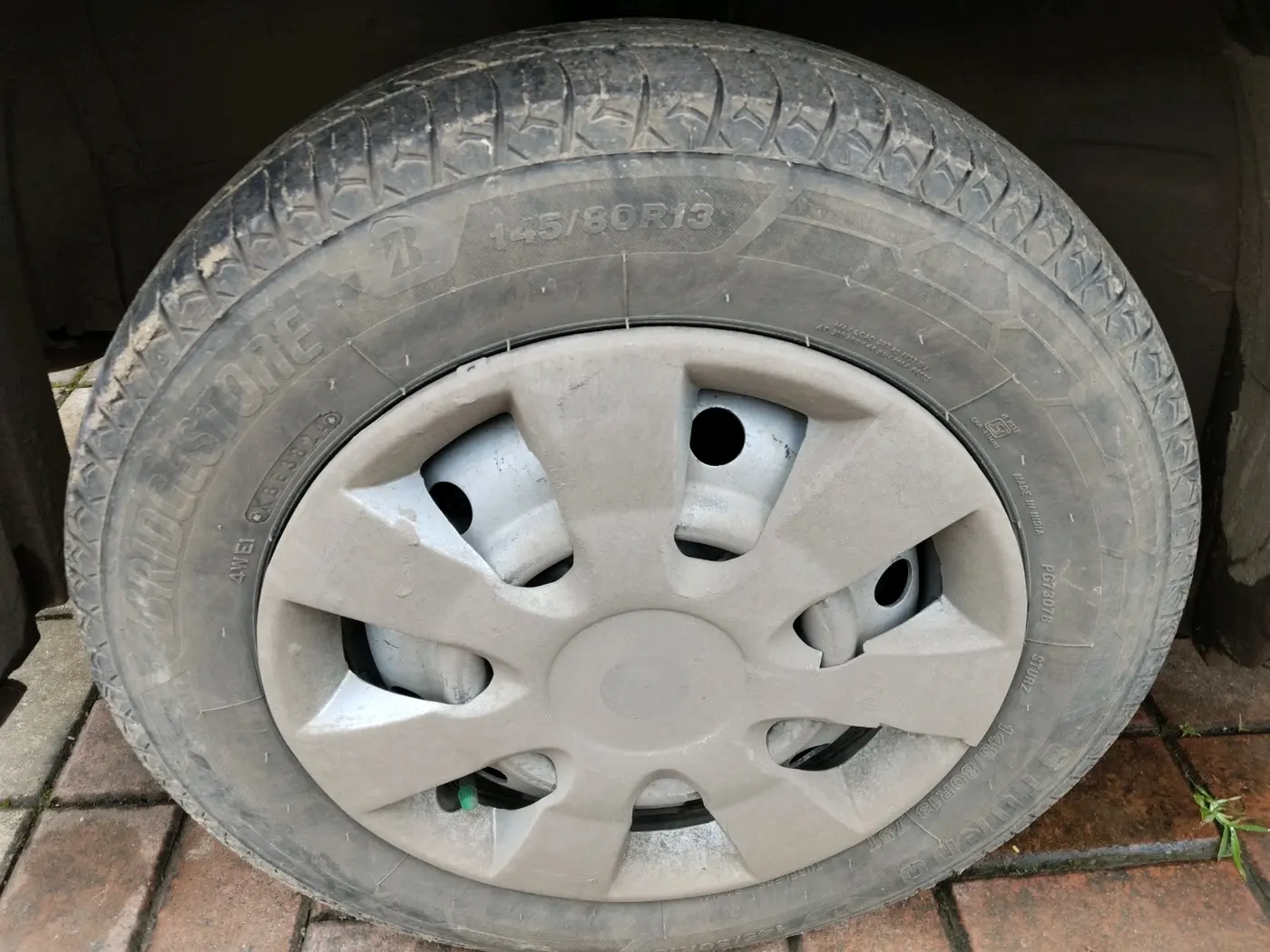 2013 Maruti Wagon R 1.0 LXI CNG, CNG, Manual, 2,86,982 km, tyre