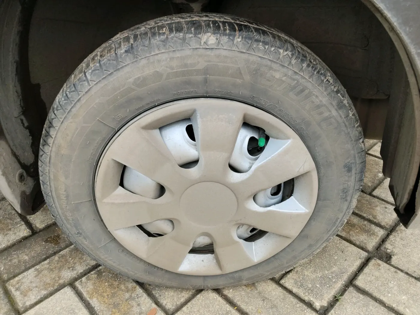 2013 Maruti Wagon R 1.0 LXI CNG, CNG, Manual, 2,86,982 km, tyre
