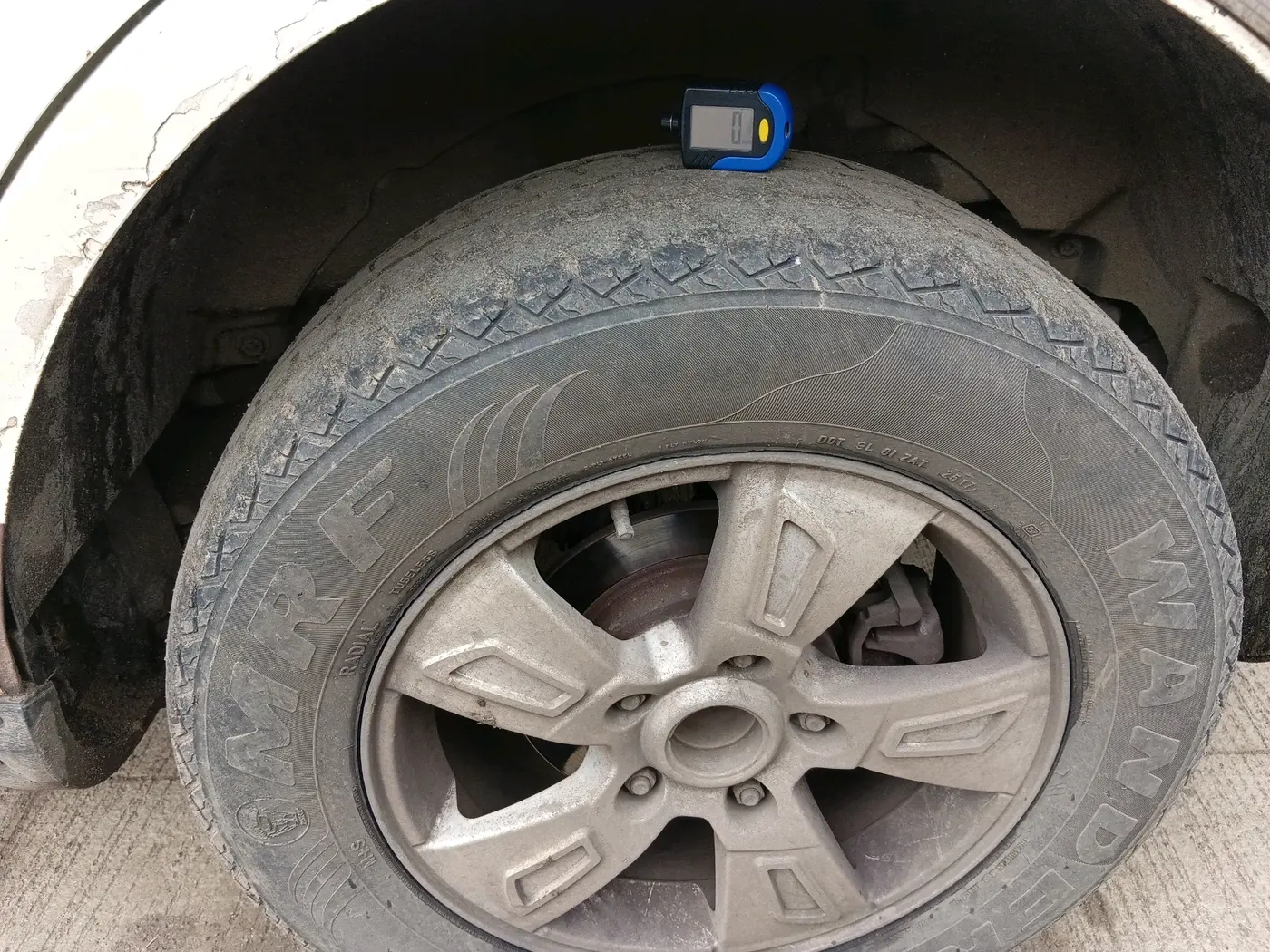 2012 Mahindra XUV500 W8, Diesel, Manual, 2,69,174 km, tyre