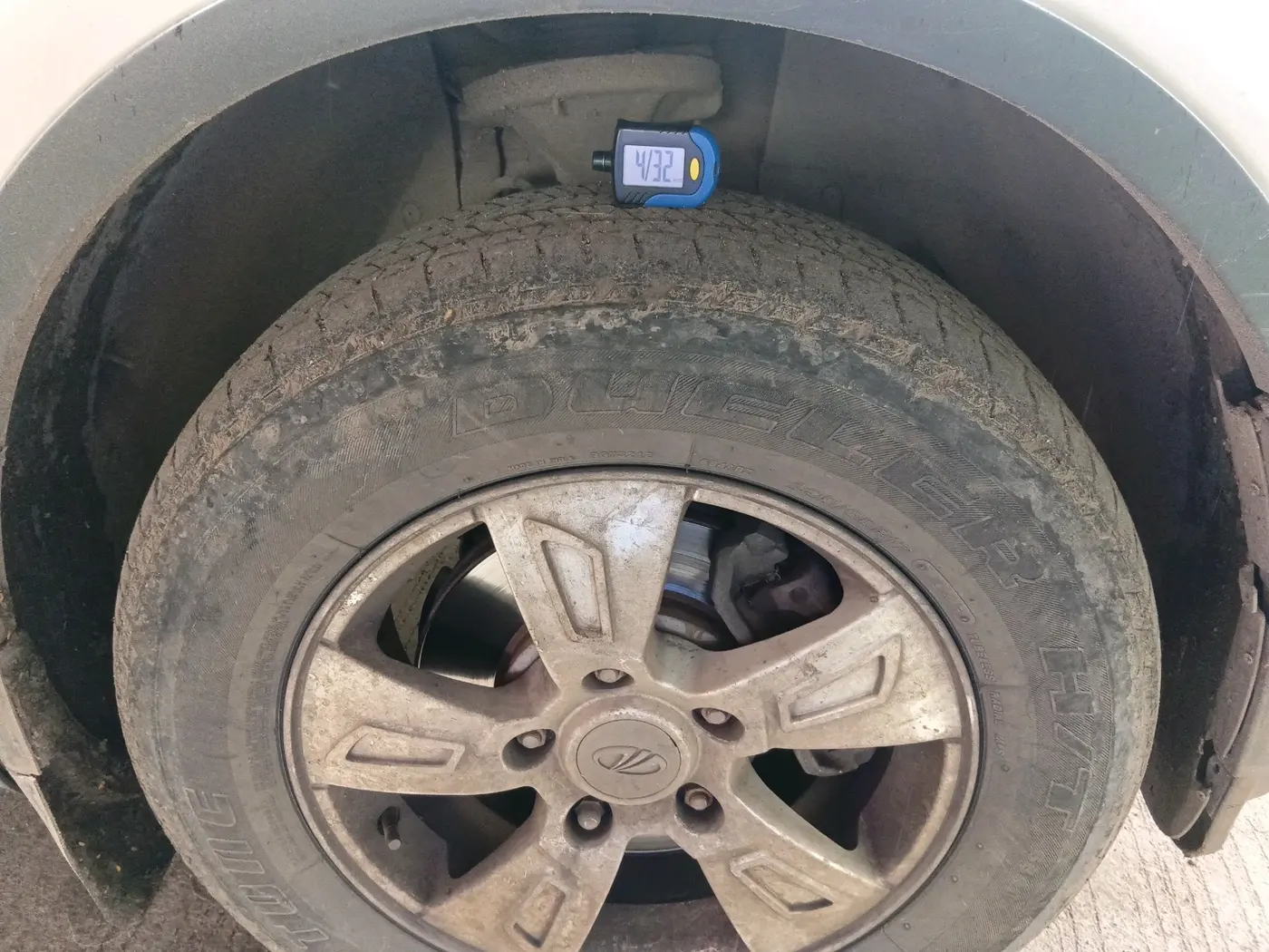 2012 Mahindra XUV500 W8, Diesel, Manual, 2,69,174 km, tyre