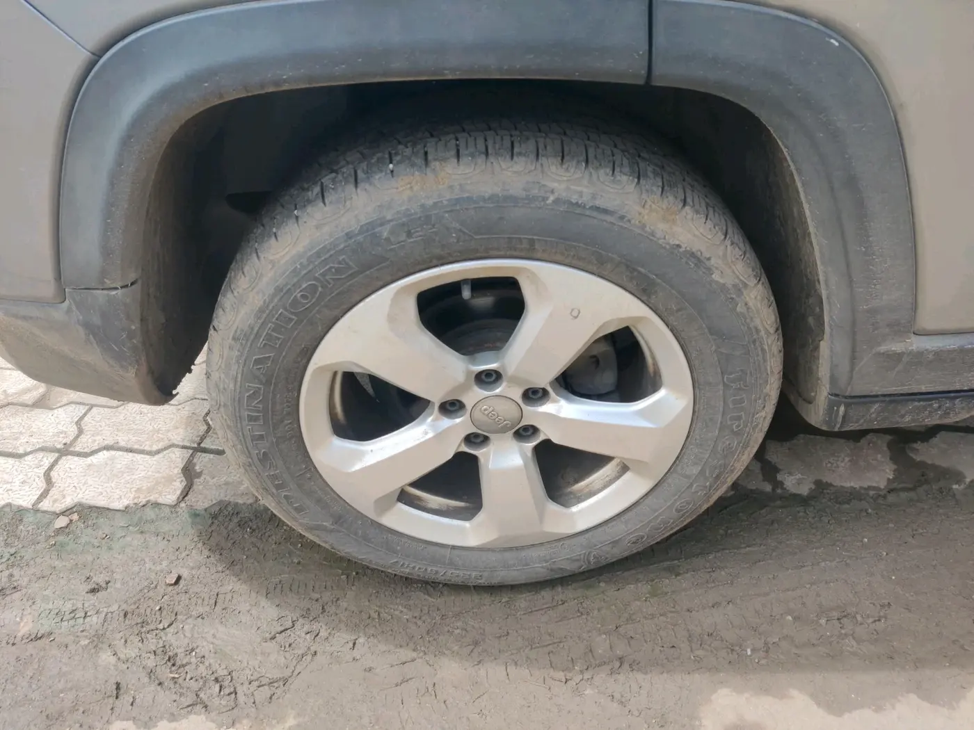 2018 Jeep Compass LIMITED 1.4 PETROL AT, Petrol, Automatic, 1,20,653 km, tyre