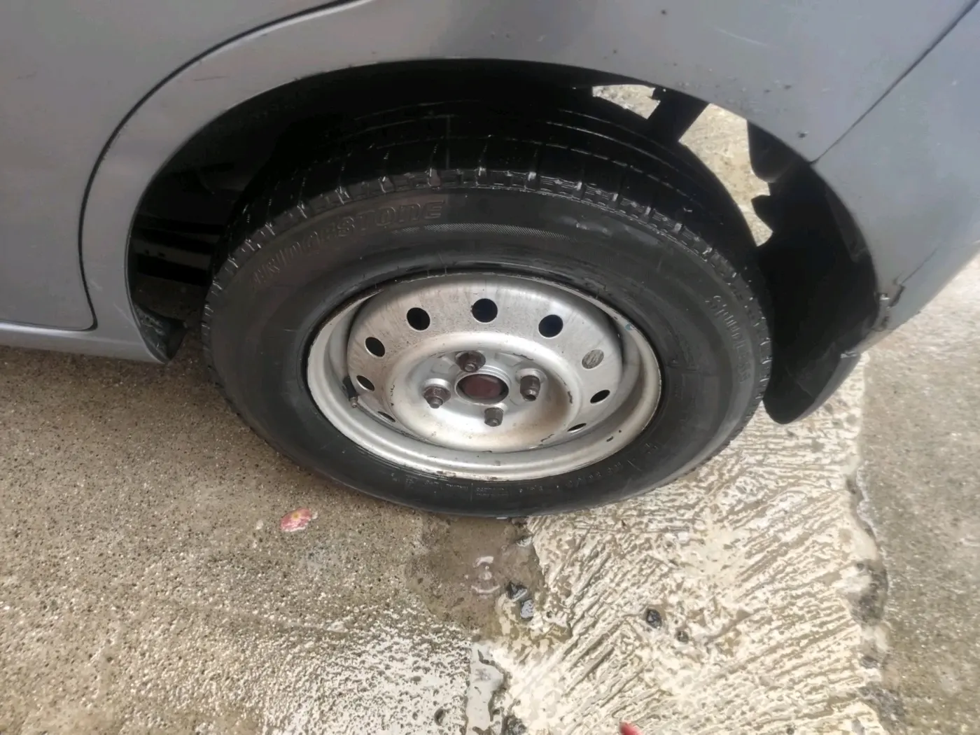 2013 Maruti Wagon R 1.0 LXI CNG, CNG, Manual, 1,11,919 km, tyre
