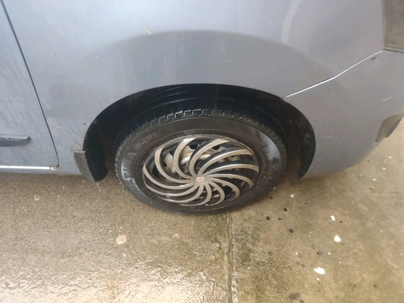 2013 Maruti Wagon R 1.0 LXI CNG, CNG, Manual, 1,11,919 km, tyre