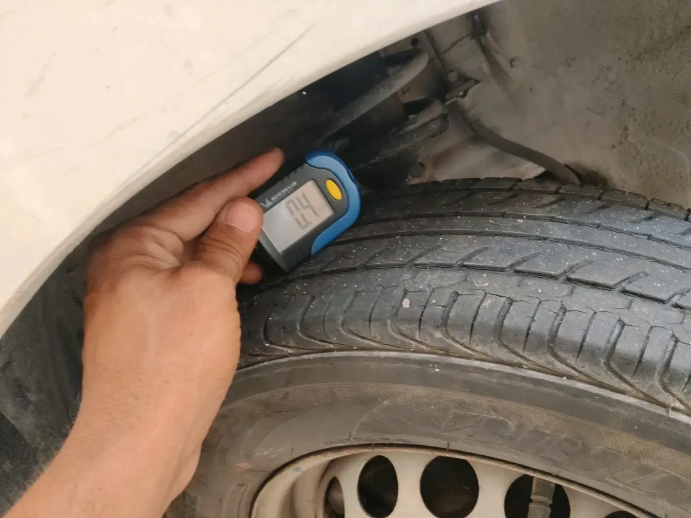 2014 Maruti Alto 800 STD, Petrol, Manual, 25,311 km, tyre