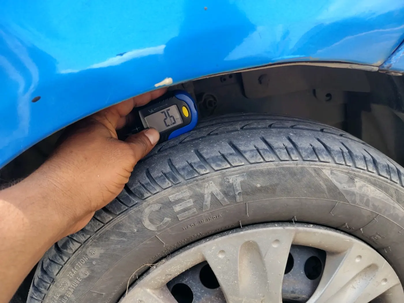 2012 Honda Brio S MT, CNG, Manual, 1,74,966 km, tyre