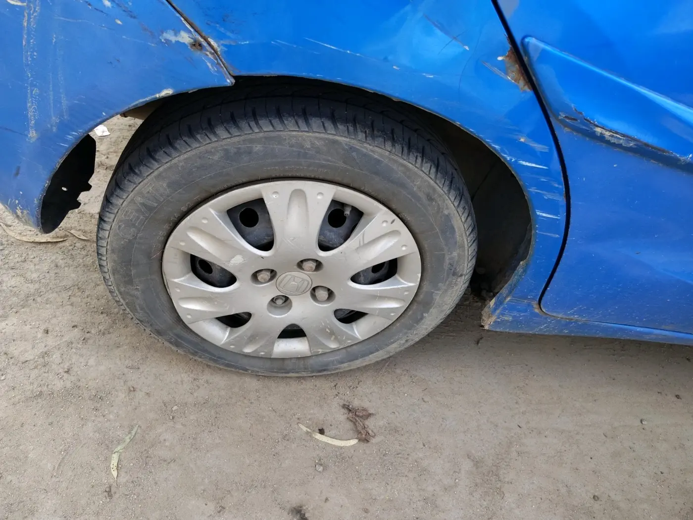 2012 Honda Brio S MT, CNG, Manual, 1,74,966 km, tyre