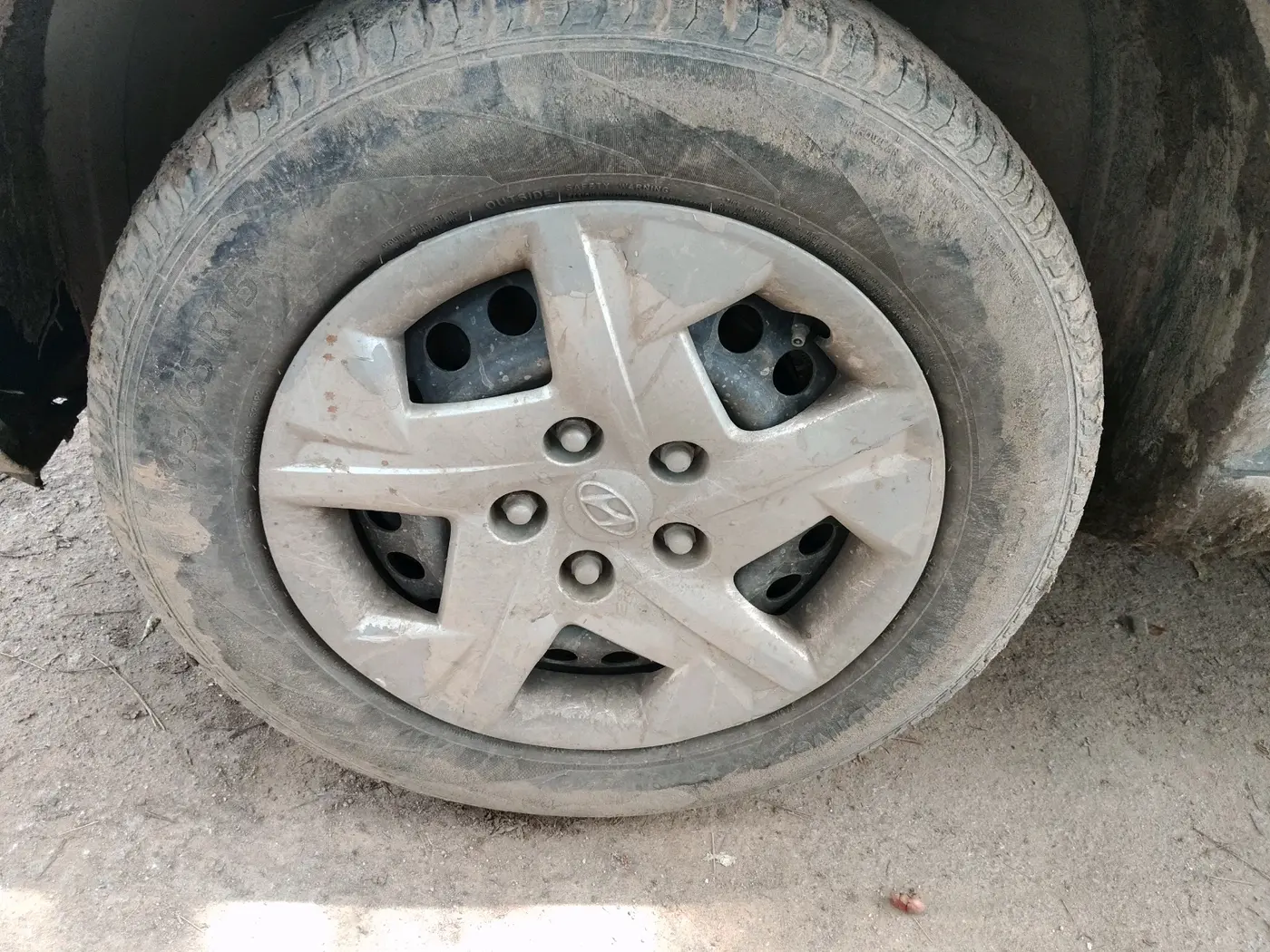 2021 Hyundai VENUE E 1.2, Petrol, Manual, 96,767 km, tyre