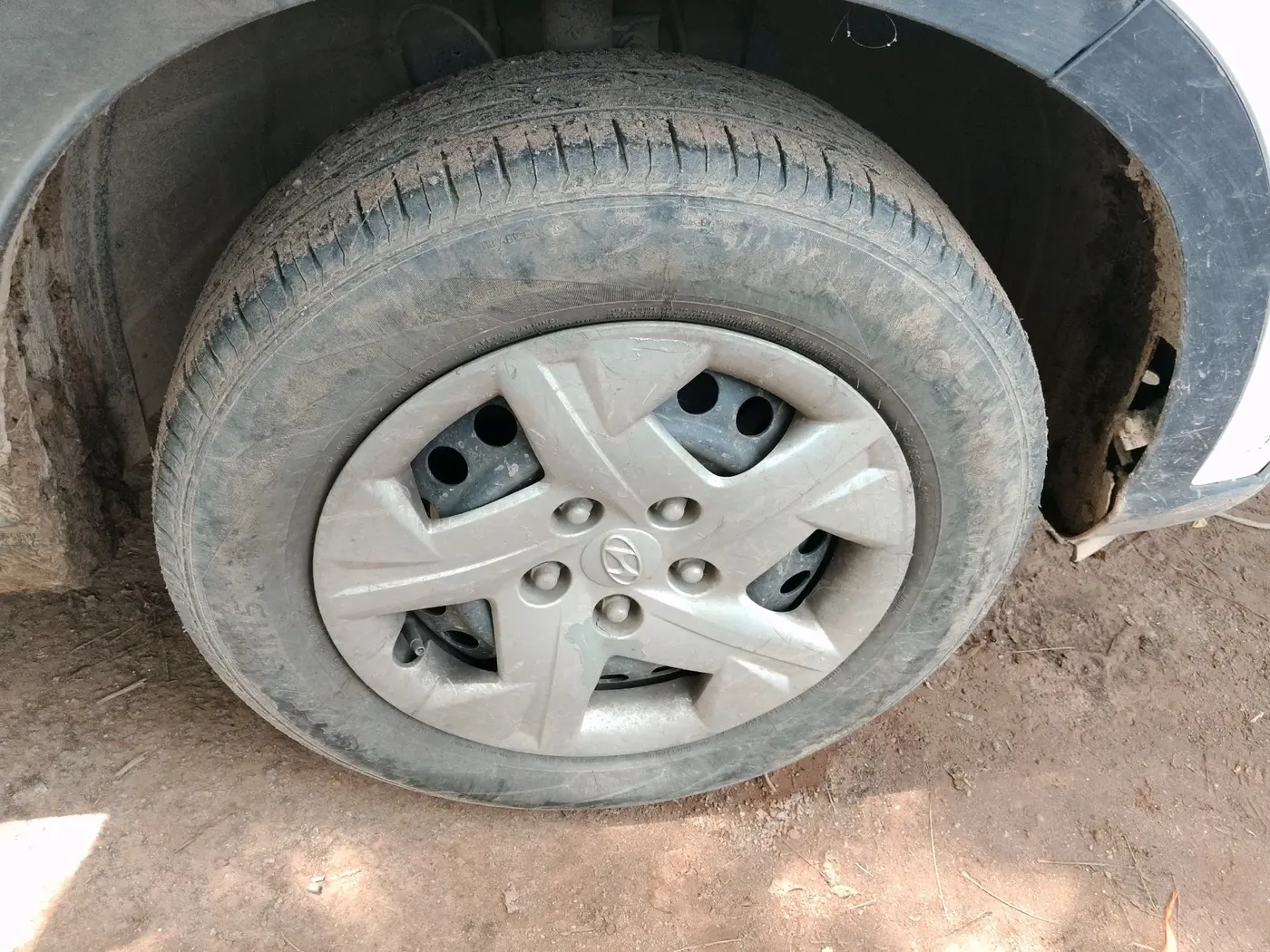 2021 Hyundai VENUE E 1.2, Petrol, Manual, 96,767 km, tyre