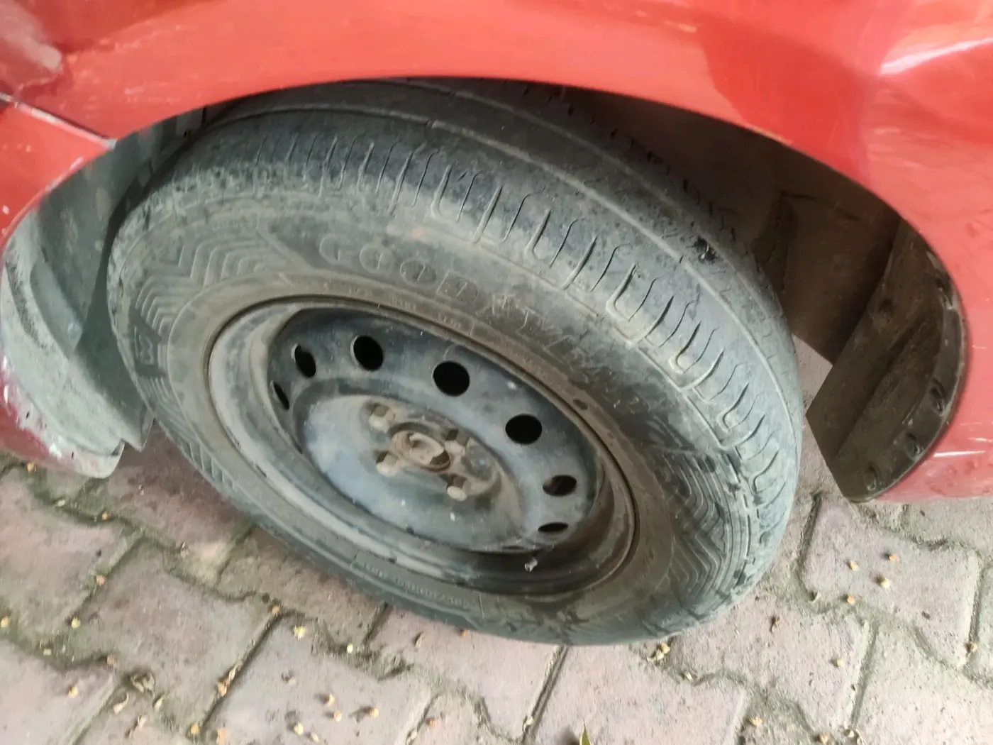 2013 Maruti Swift VXI, Petrol, Manual, 84,643 km, tyre