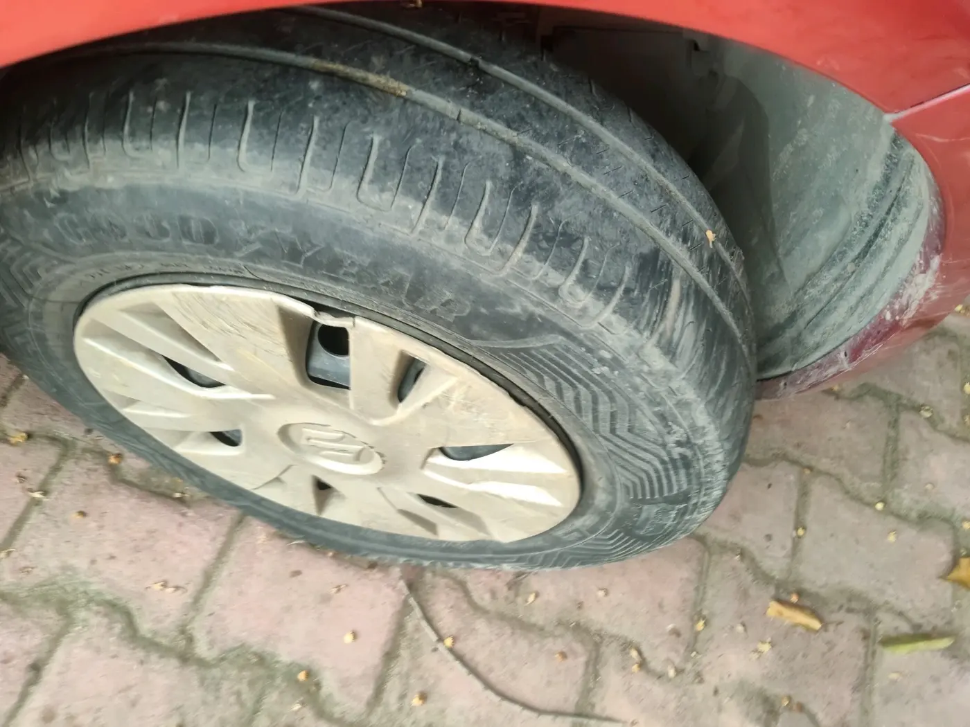 2013 Maruti Swift VXI, Petrol, Manual, 84,643 km, tyre