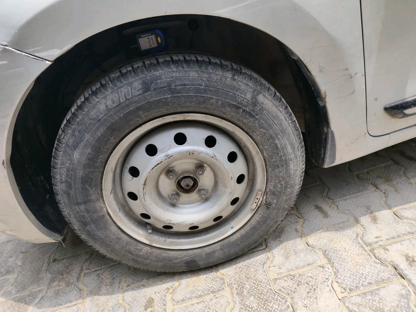 2019 Maruti Swift LXI, CNG, Manual, 42,860 km, tyre