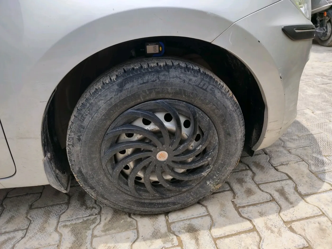 2019 Maruti Swift LXI, CNG, Manual, 42,860 km, tyre