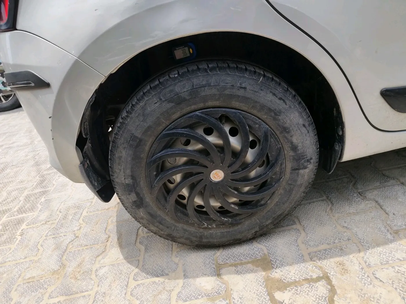 2019 Maruti Swift LXI, CNG, Manual, 42,860 km, tyre