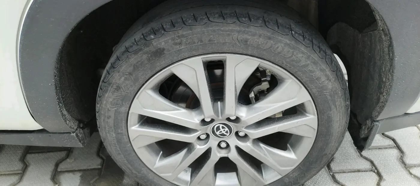 2024 Toyota INNOVA HYCROSS ZX HYBRID 7 STR, Hybrid, Automatic, 45,054 km, tyre