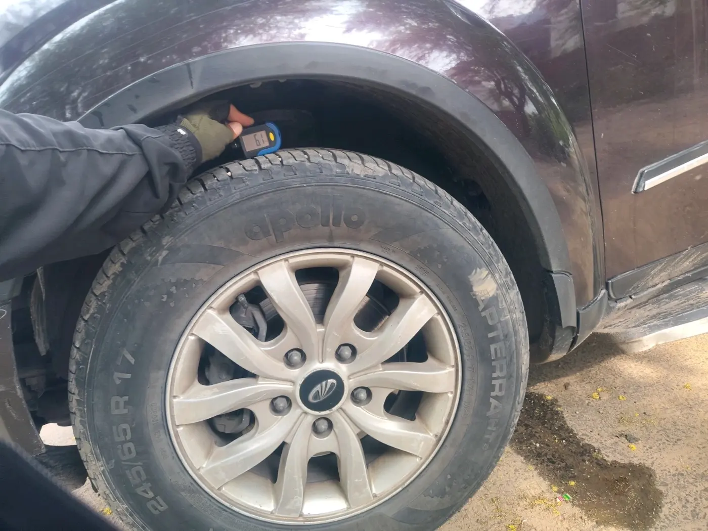 2016 Mahindra XUV500 W10, Diesel, Manual, 1,21,036 km, tyre