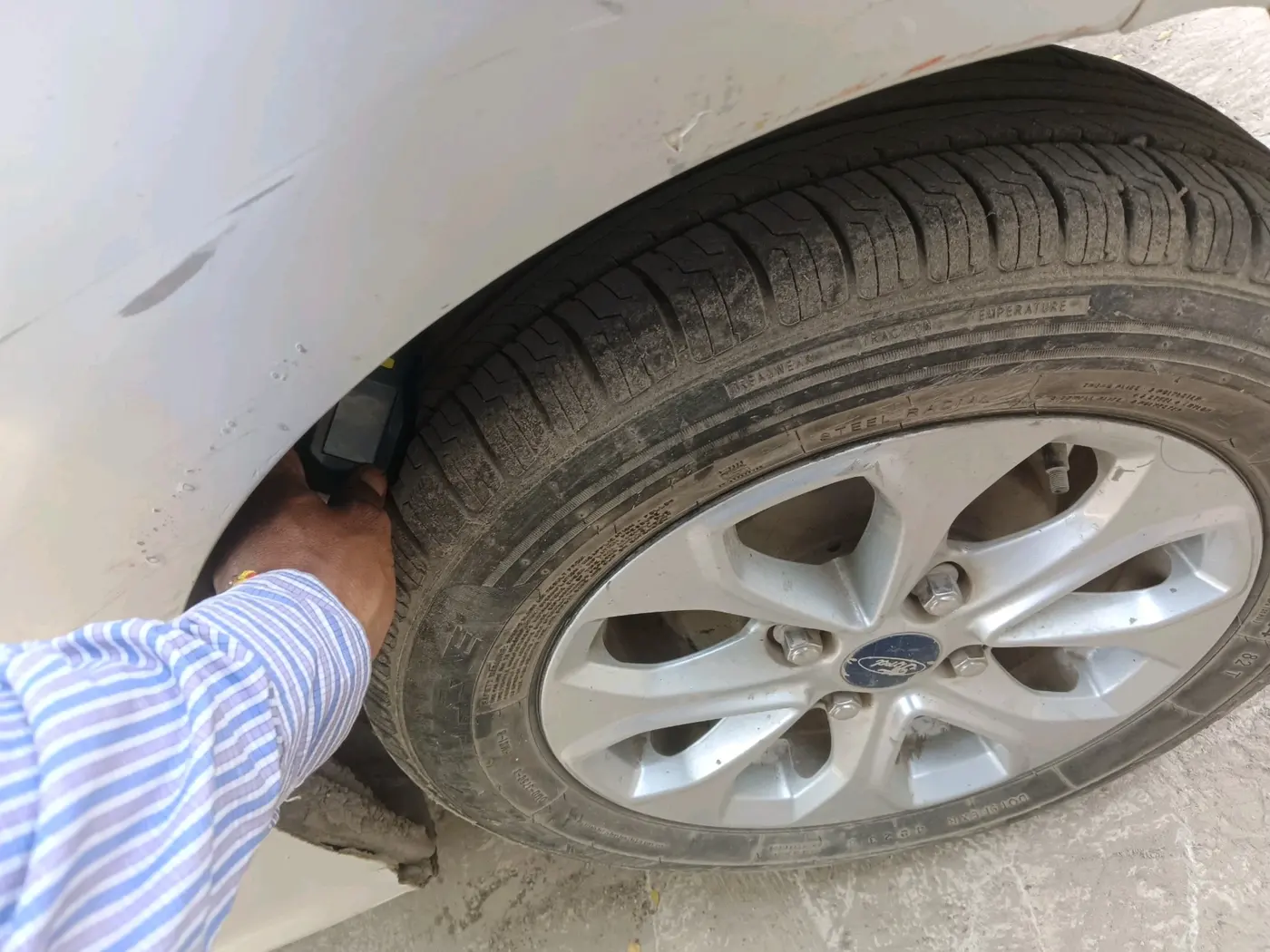 2017 Ford New Figo TREND 1.5L DIESEL, Diesel, Manual, 1,60,504 km, tyre