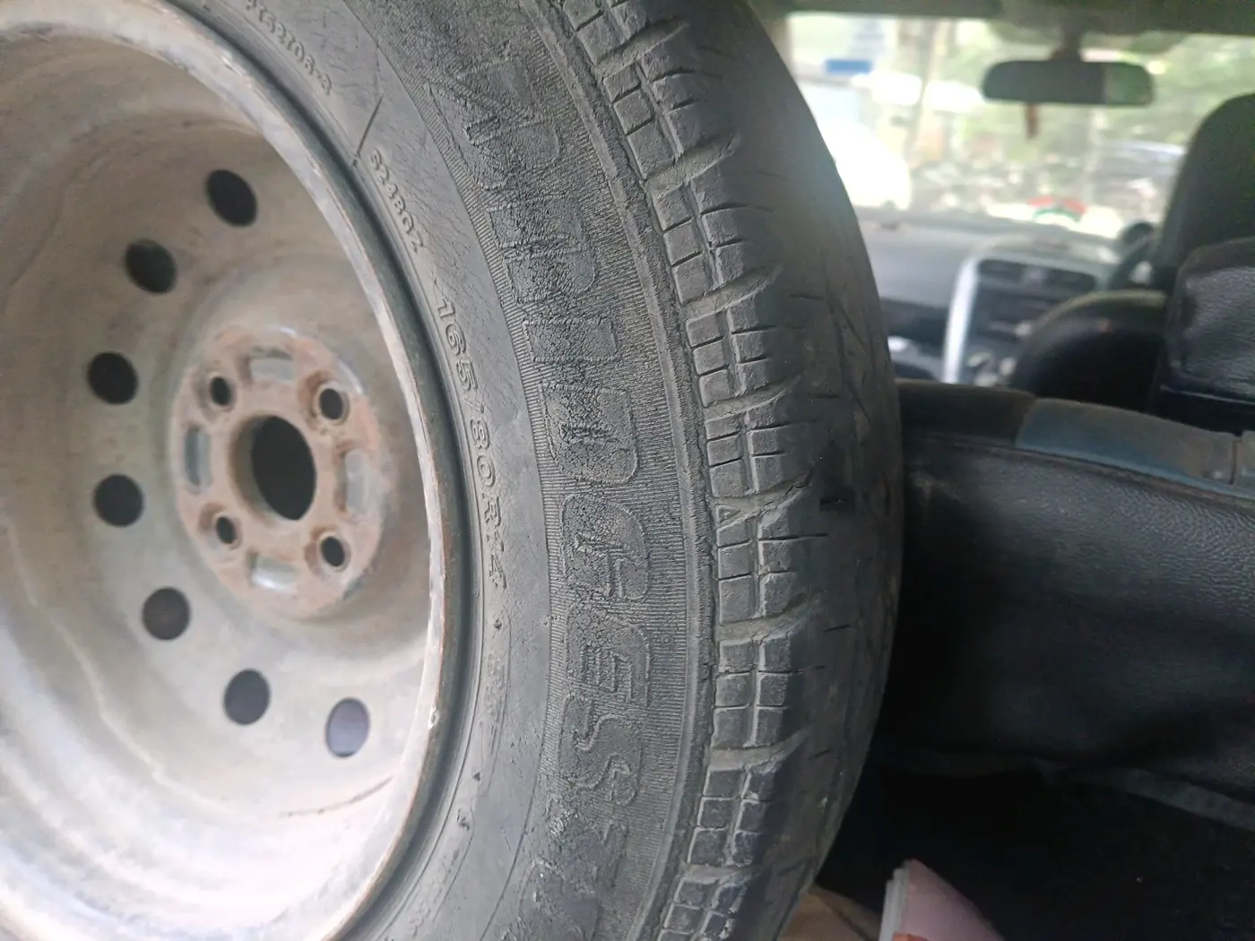 2012 Maruti Ritz VXI, Petrol, Manual, 1,00,609 km, tyre