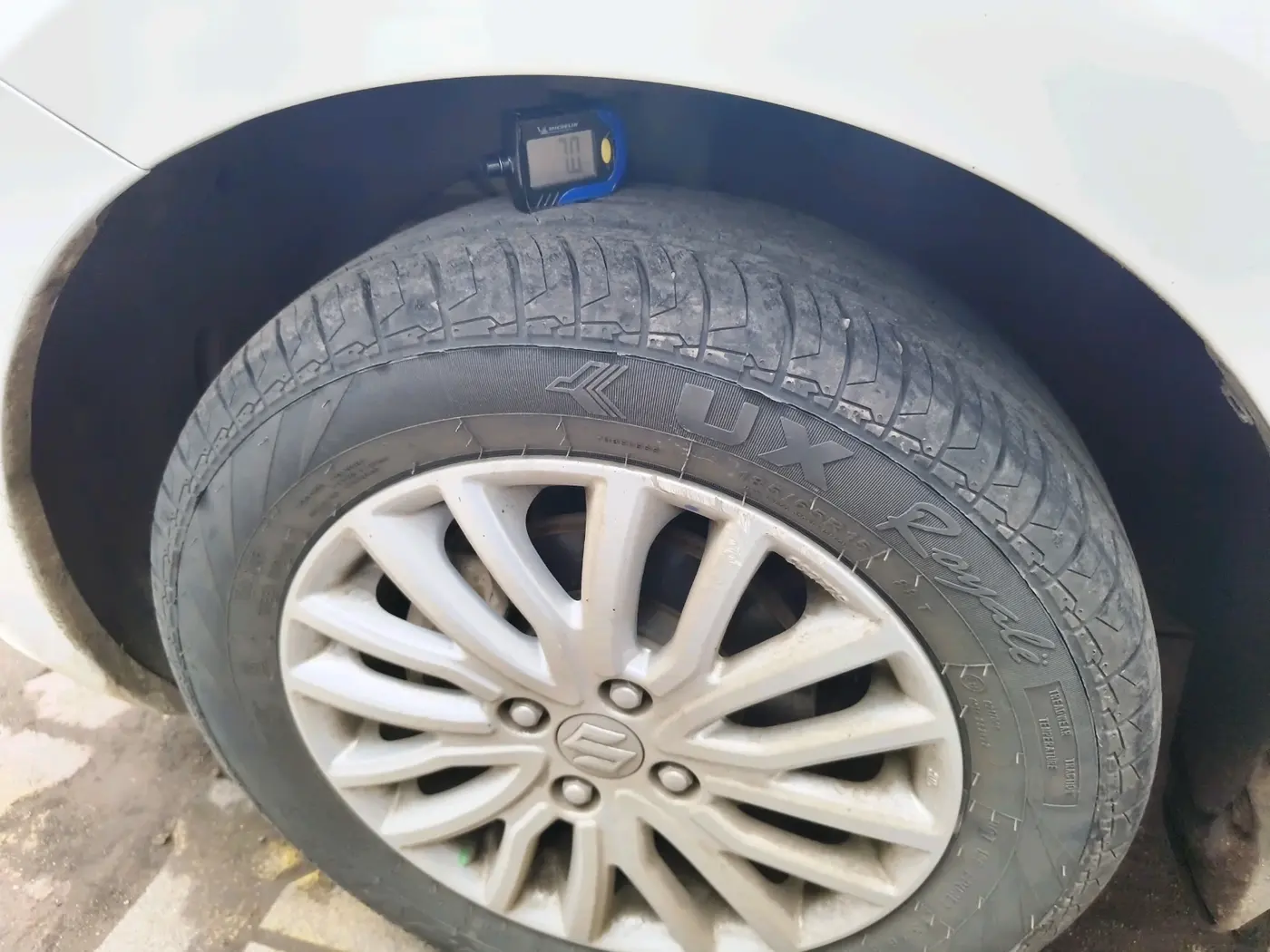 2023 Maruti Dzire ZXI, Petrol, Manual, 65,075 km, tyre