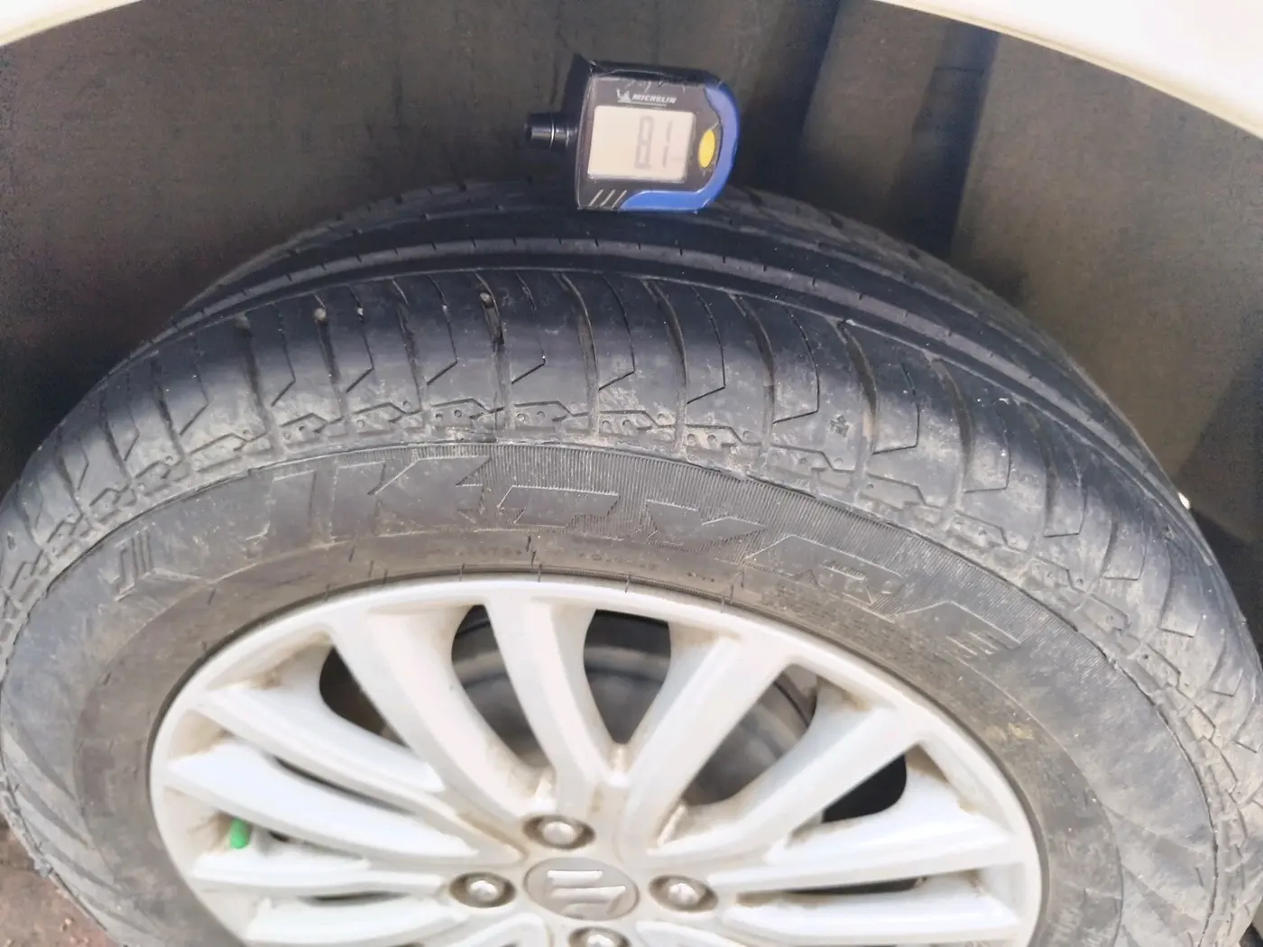 2023 Maruti Dzire ZXI, Petrol, Manual, 65,075 km, tyre
