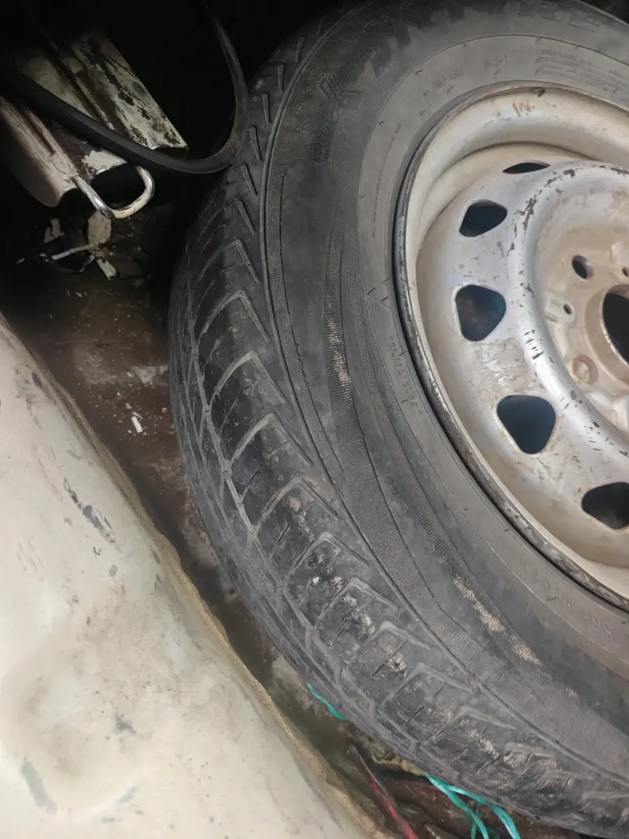 2013 Tata Indica Vista LX TDI, Diesel, Manual, 1,30,222 km, tyre