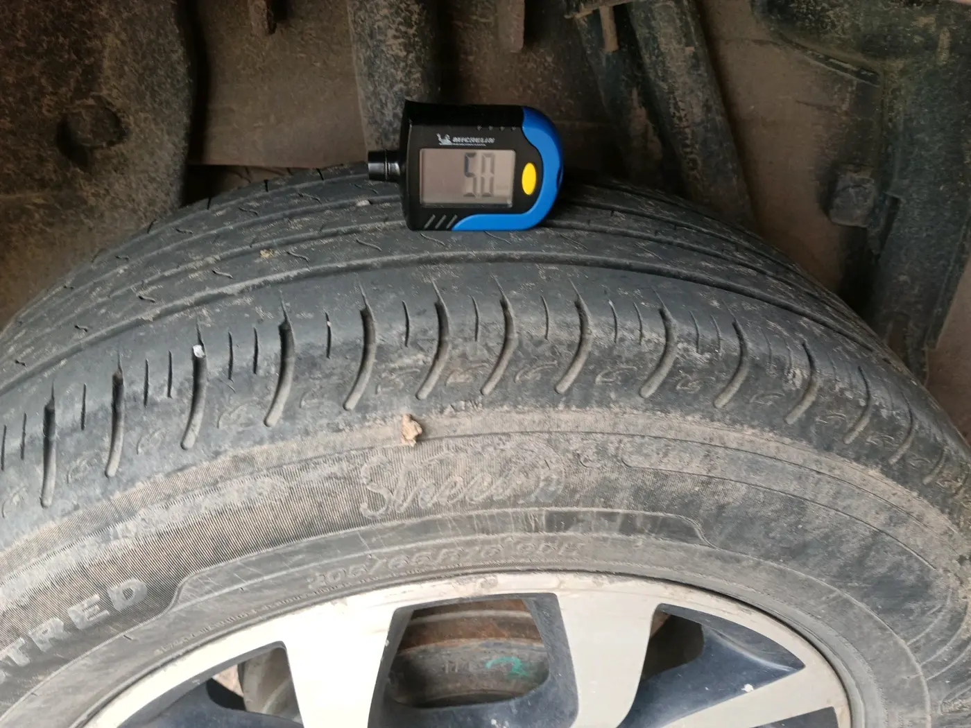 2014 Nissan Terrano XE (D), Diesel, Manual, 1,66,008 km, tyre