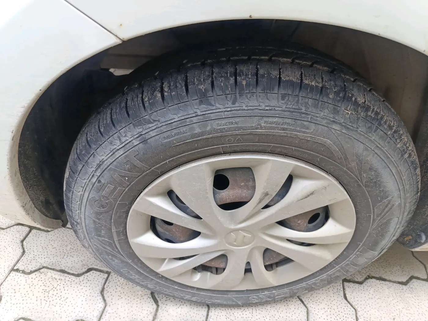 2019 Maruti Swift VXI, Petrol, Manual, 35,560 km, tyre