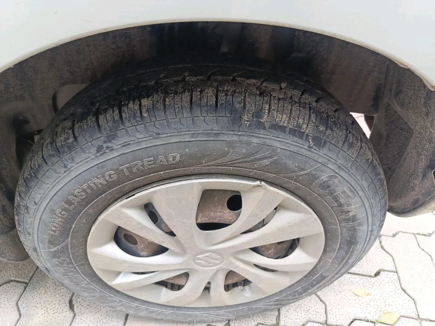 2019 Maruti Swift VXI, Petrol, Manual, 35,560 km, tyre
