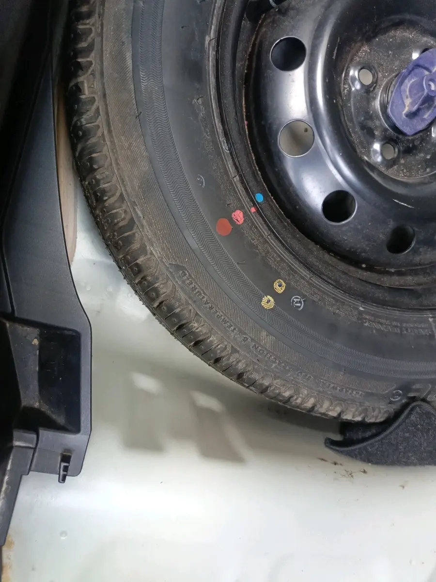 2019 Maruti Swift VXI, Petrol, Manual, 35,560 km, tyre