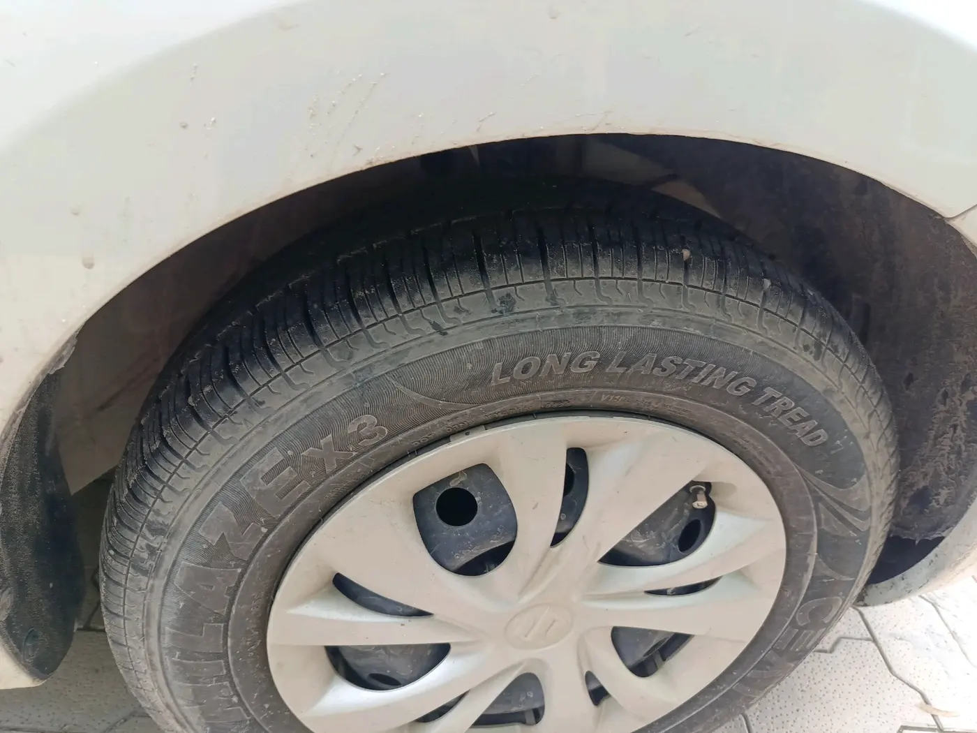 2019 Maruti Swift VXI, Petrol, Manual, 35,560 km, tyre