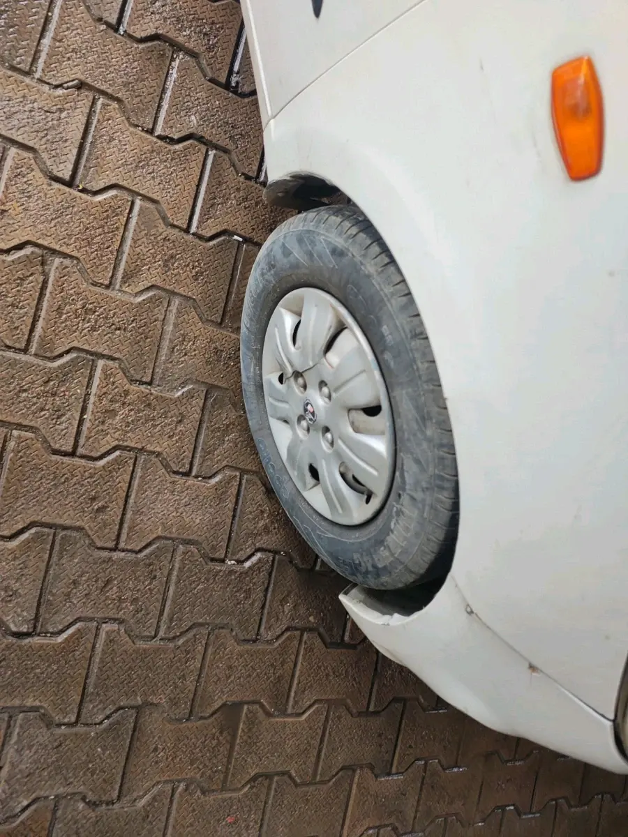 2015 Hyundai i10 MAGNA 1.1, CNG, Manual, 89,384 km, tyre