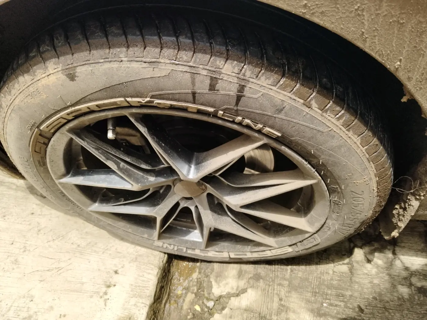 2023 Skoda SLAVIA Ambition 1.5L TSI, Petrol, Manual, 57,109 km, tyre