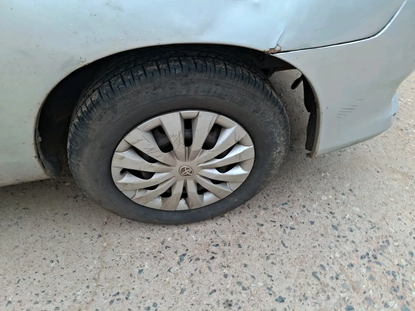 2010 Toyota Innova 2.5 G4 8 STR, Diesel, Manual, 5,11,372 km, tyre