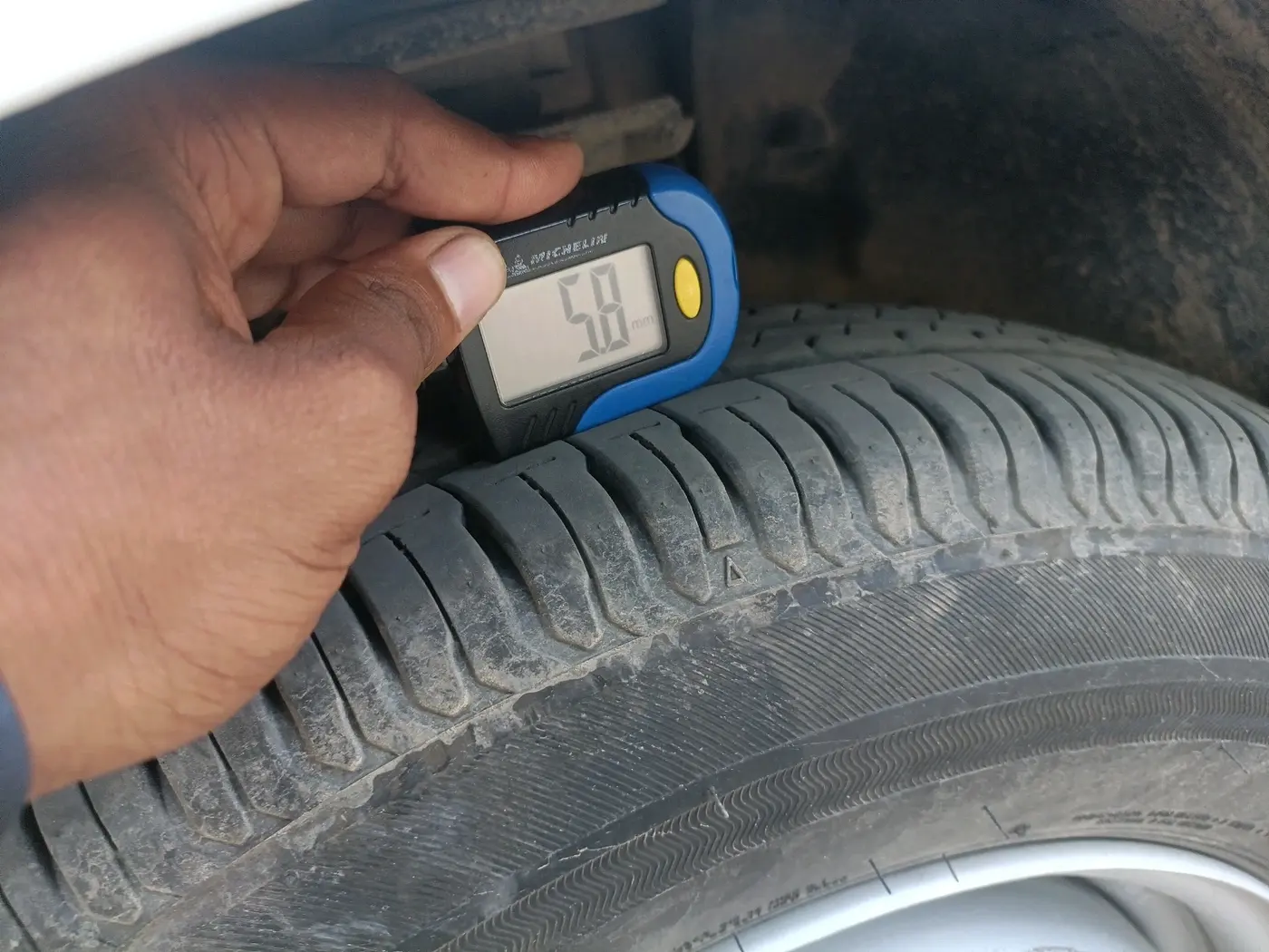 2023 Tata ALTROZ XE CNG, CNG, Manual, 30,801 km, tyre