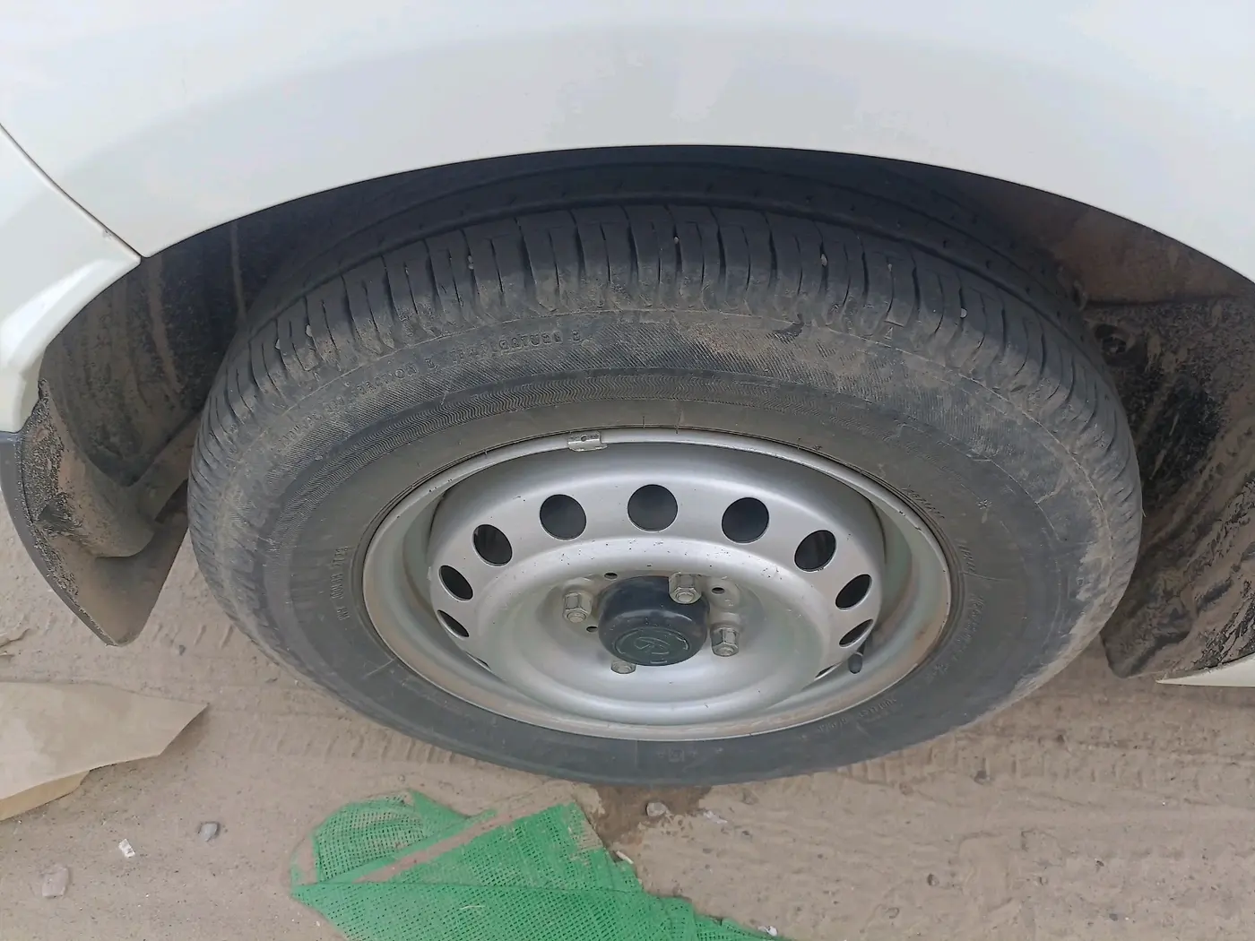 2023 Tata ALTROZ XE CNG, CNG, Manual, 30,801 km, tyre