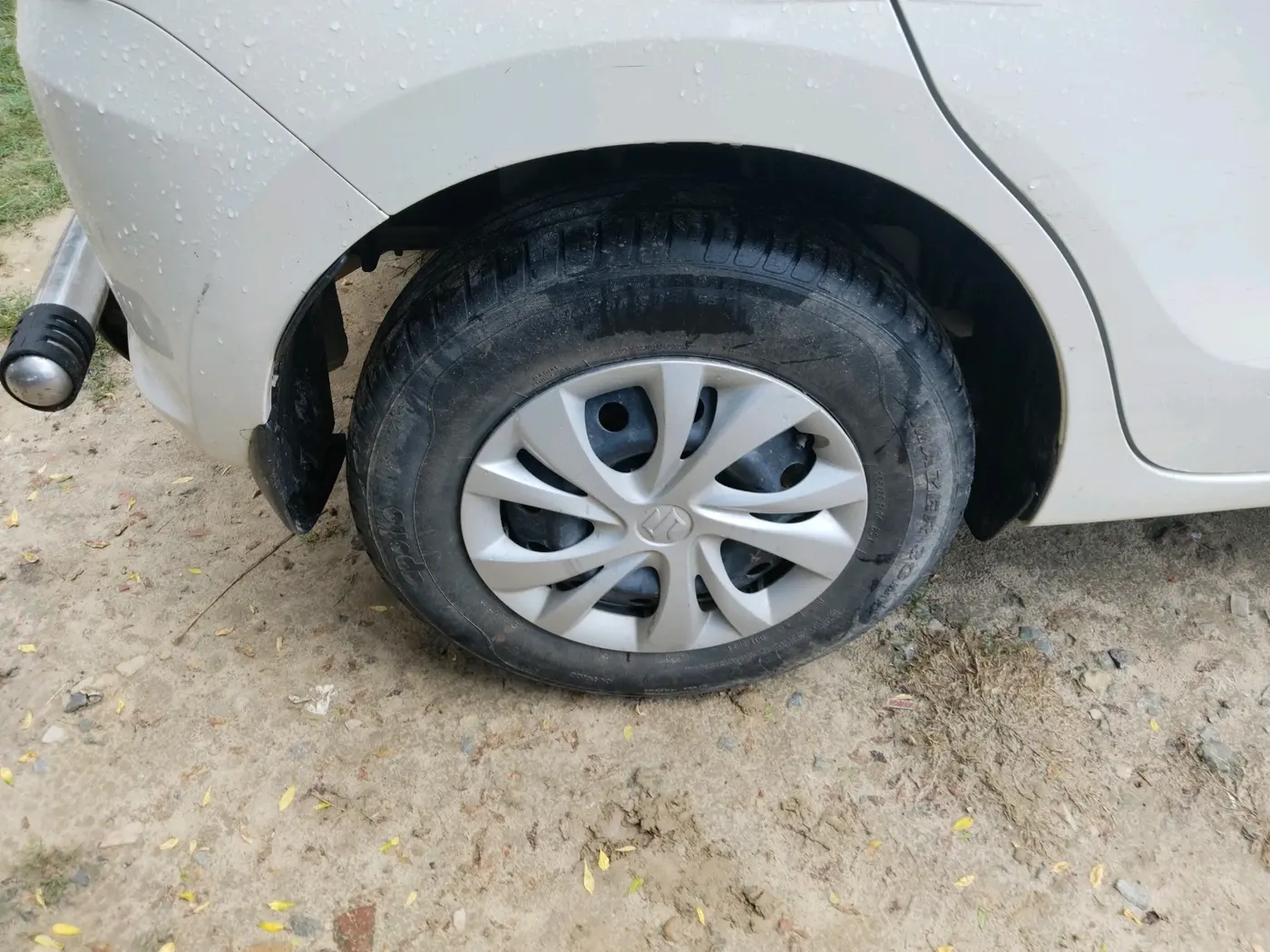 2020 Maruti Swift VXI, Petrol, Manual, 97,127 km, tyre