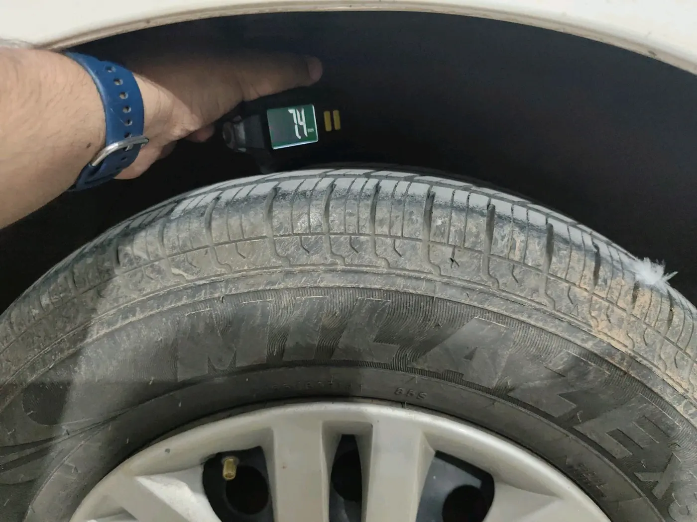 2014 Maruti Ritz VXI, Petrol, Manual, 1,54,199 km, tyre