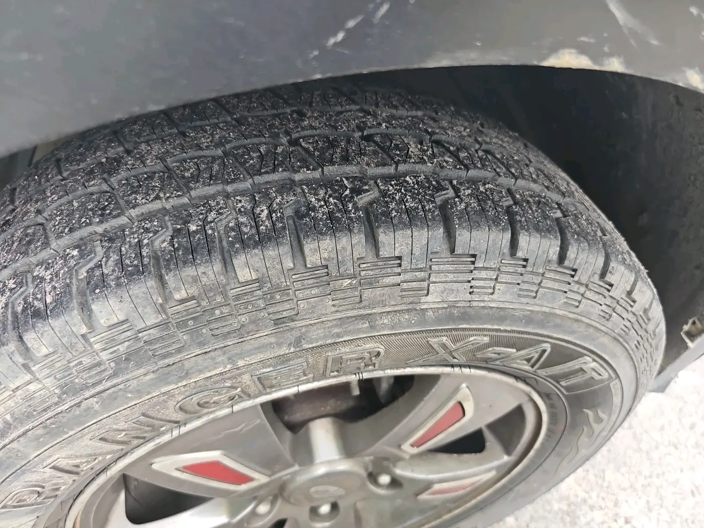 2014 Mahindra XUV500 W8, Diesel, Manual, 2,81,857 km, tyre