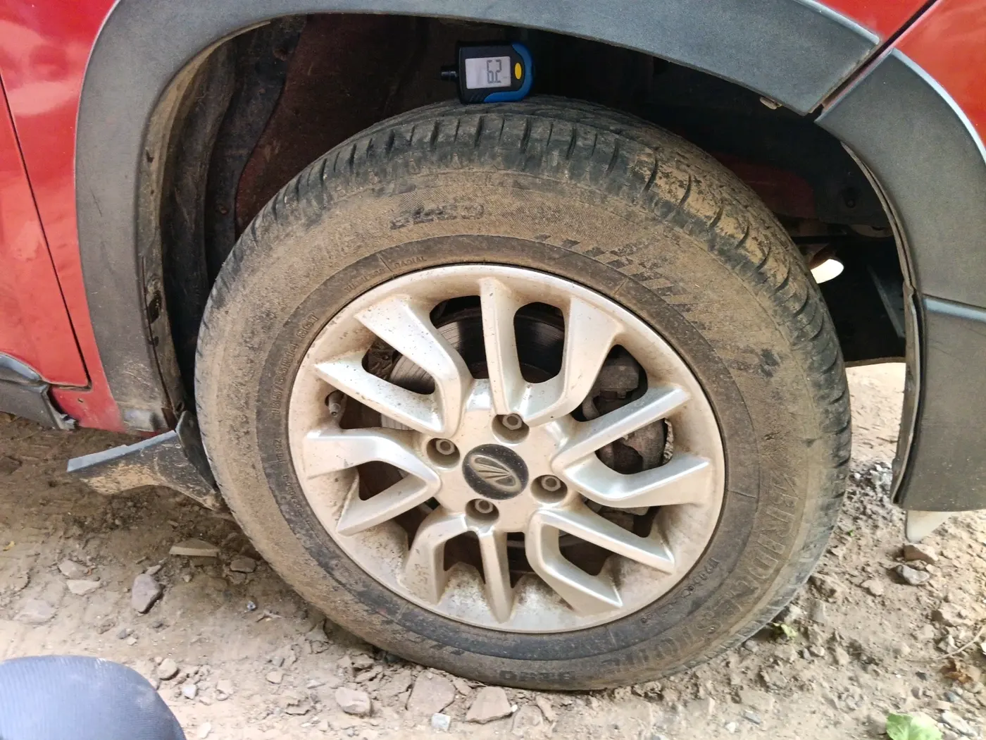 2016 Mahindra Kuv100 K8 5 STR, Petrol, Manual, 27,960 km, tyre