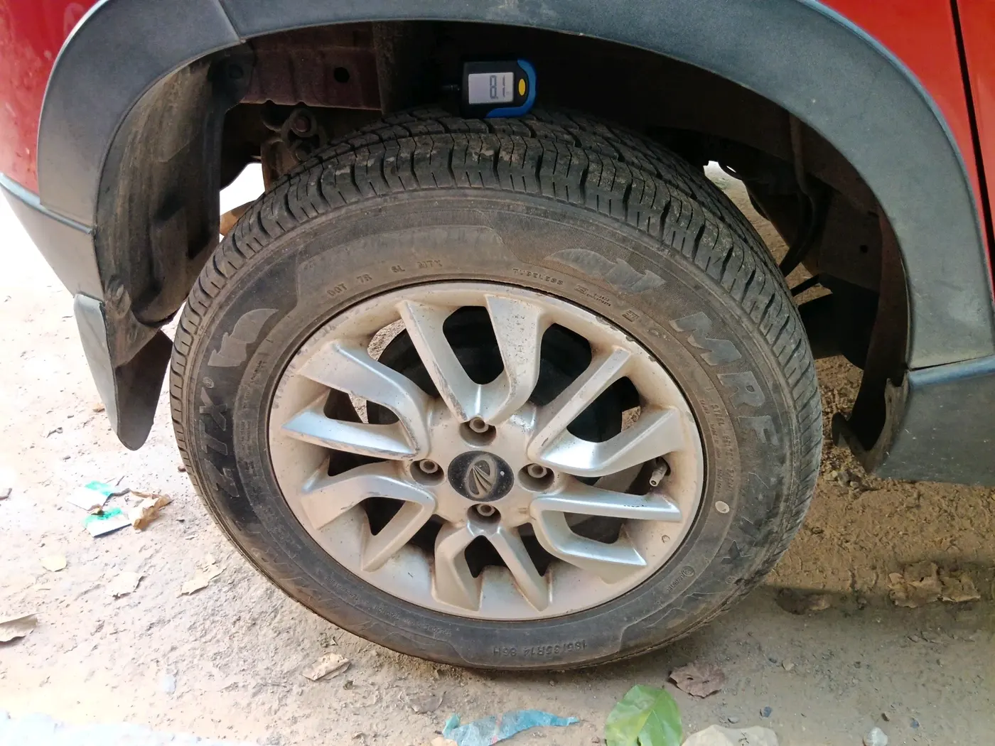 2016 Mahindra Kuv100 K8 5 STR, Petrol, Manual, 27,960 km, tyre