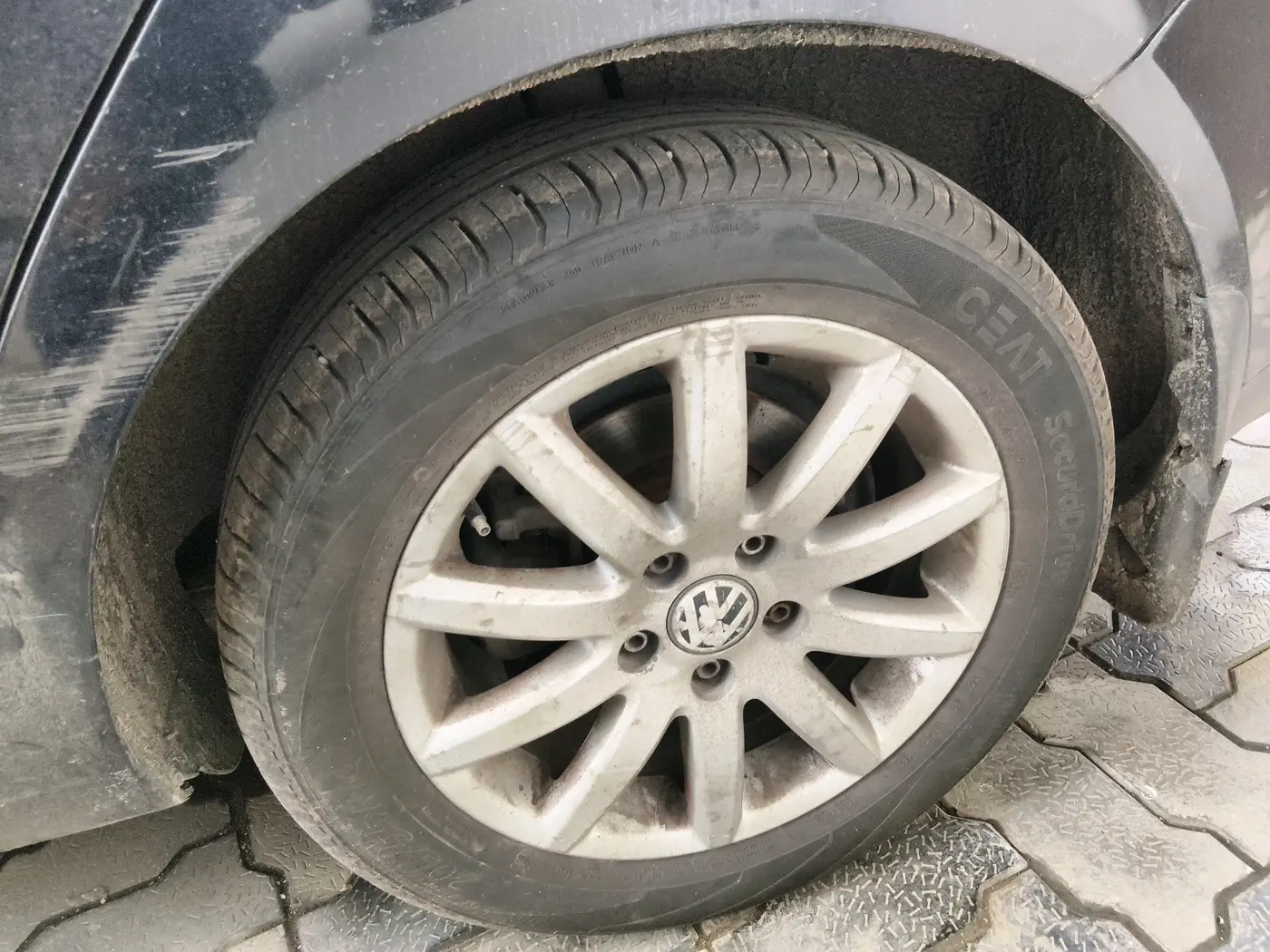 2011 Volkswagen Jetta COMFORTLINE 2.0L TDI, Diesel, Manual, 1,08,991 km, tyre