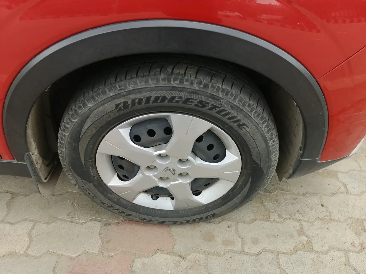 2023 Mahindra XUV300 W6 1.2 PETROL, Petrol, Manual, 29,089 km, tyre
