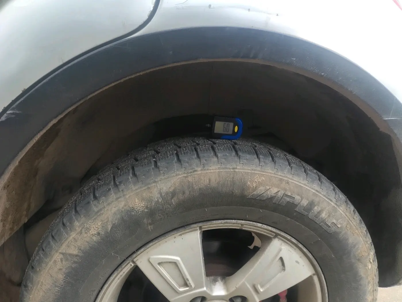 2015 Mahindra XUV500 W8, Diesel, Manual, 1,50,000 km, tyre