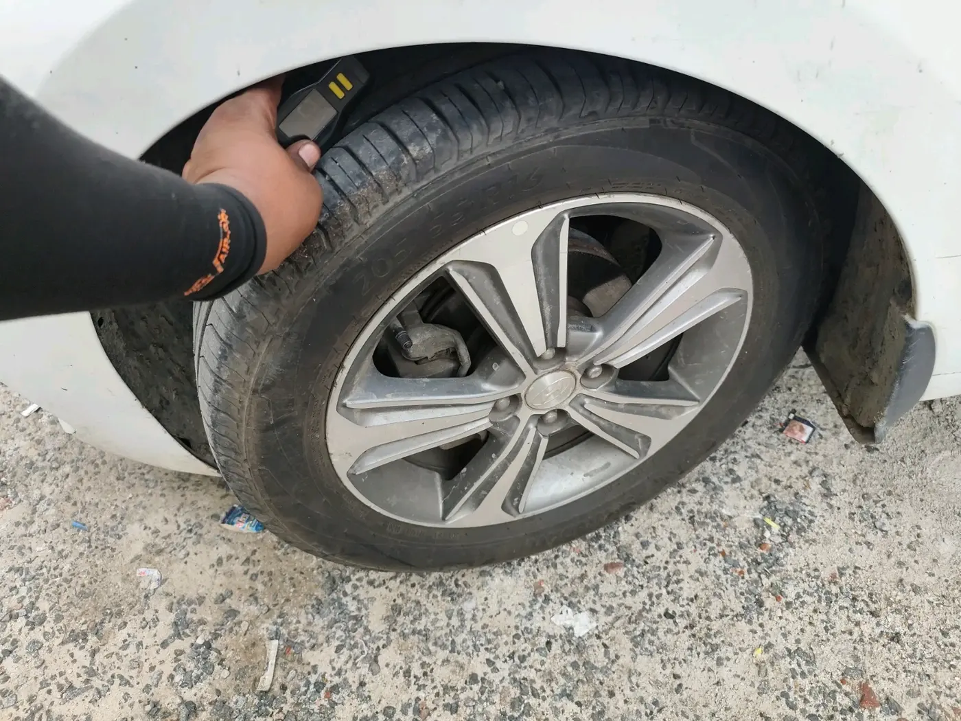 2017 Hyundai Verna 1.6 VTVT SX, CNG, Manual, 92,376 km, tyre