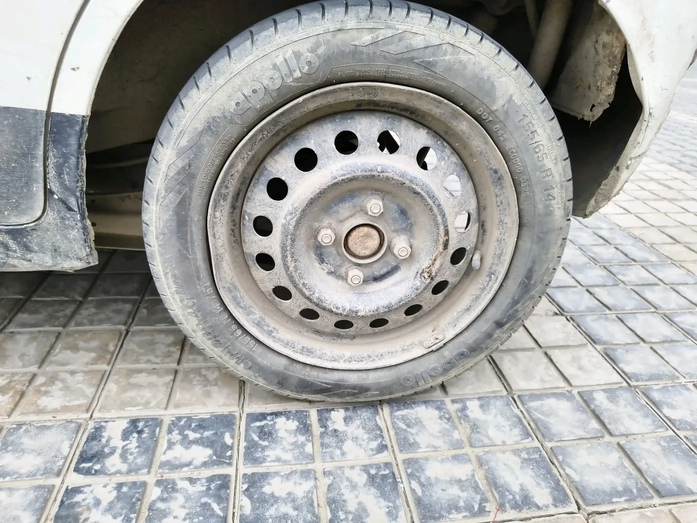 2015 Maruti Wagon R 1.0 VXI, CNG, Manual, 1,76,720 km, tyre